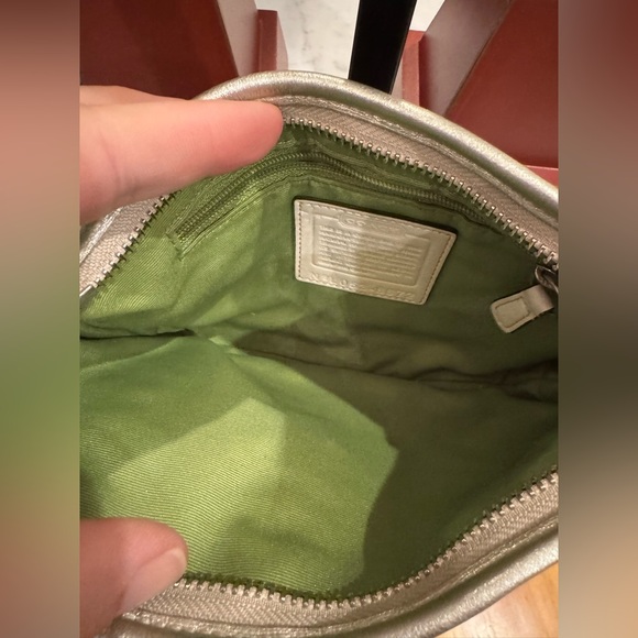 Coach - Limited Edition Y2K Straw Floral Bumble Bee Bag - EUC - 2005 - Picture 6 of 10